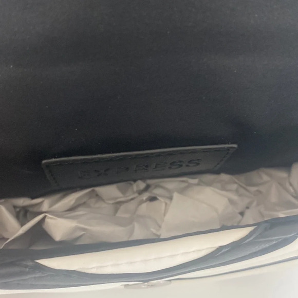 Express Cross Body - Picture 7 of 10